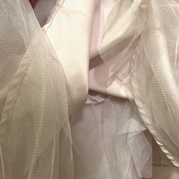 Triple layered white and cream flower girl/special occasion. Sz 8. Gold sequins - Picture 3 of 9